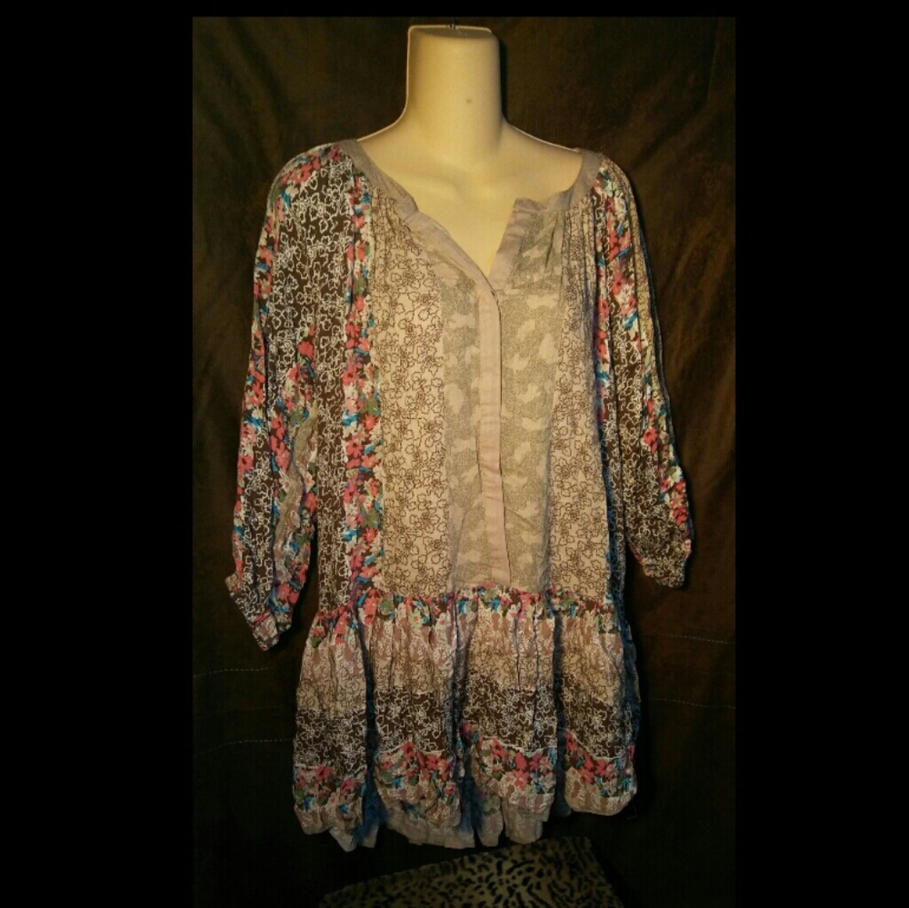 2 Love Floral Split Sleeve Top